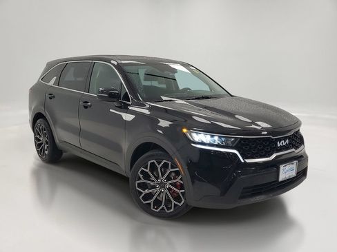 Used 2022 Kia Sorento LX FWD image 1