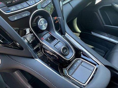 Used 2024 Acura RDX SH-AWD image 11