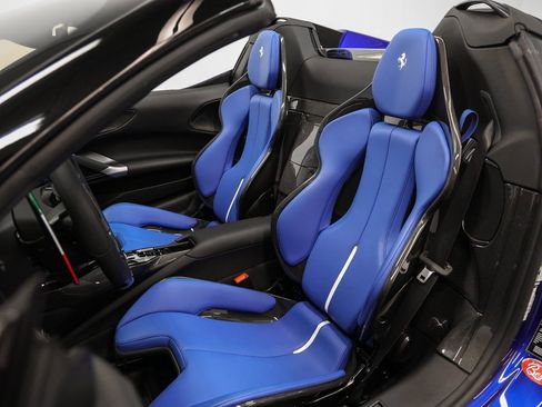 Used 2023 Ferrari SF90 Spider image 3