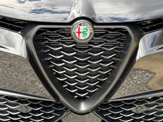 Used 2025 Alfa Romeo Tonale w/ Premium Package AWD/4WD image 11