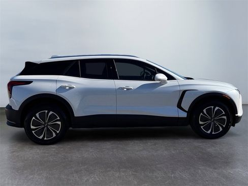 Used 2024 Chevrolet Blazer EV LT image 2