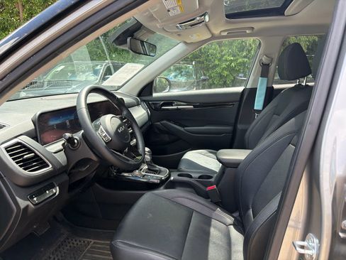 Used 2024 Kia Seltos EX AWD/4WD image 5