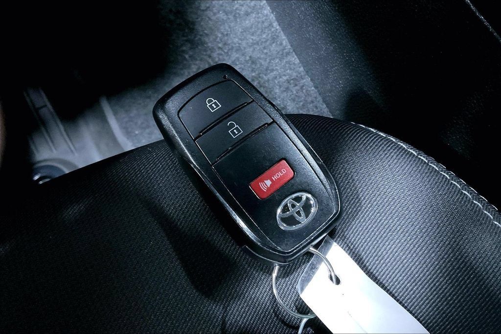 Used 2025 Toyota Tacoma TRD Sport RWD image 12
