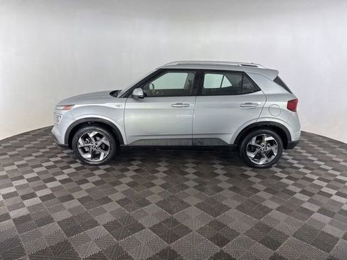 Used 2022 Hyundai Venue SEL FWD image 8