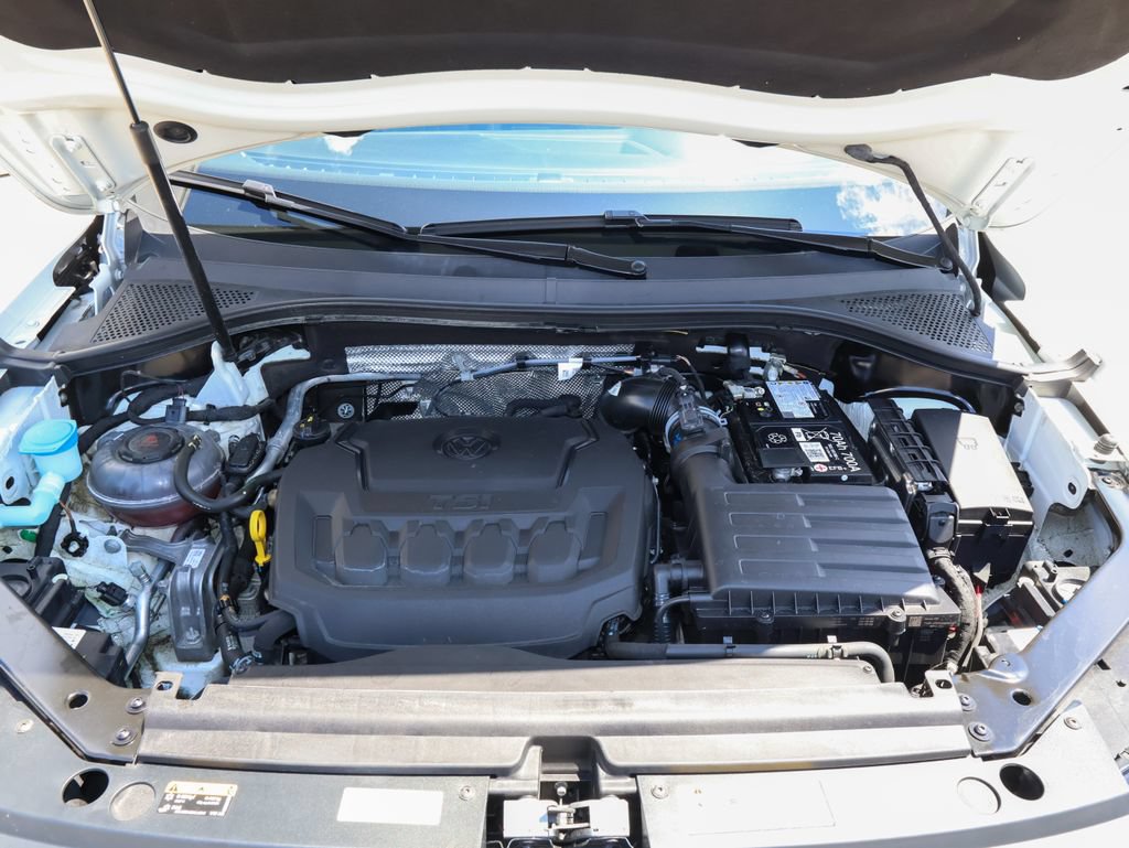 Certified 2024 Volkswagen Tiguan SE R-Line AWD/4WD image 32