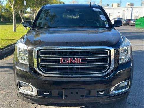 Used 2017 GMC Yukon XL SLE w/ SLE Value Package image 3