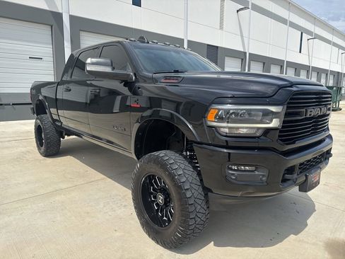 Used 2020 RAM 2500 Laramie w/ Night Edition AWD/4WD image 3