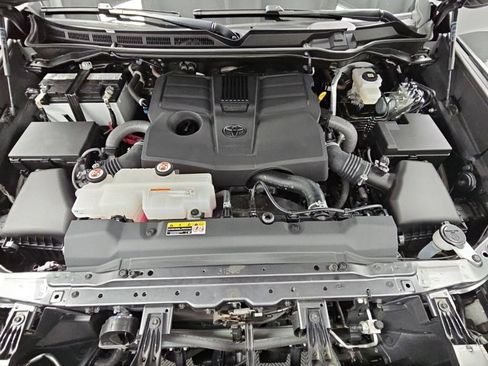 Used 2024 Toyota Tundra Limited AWD/4WD image 42