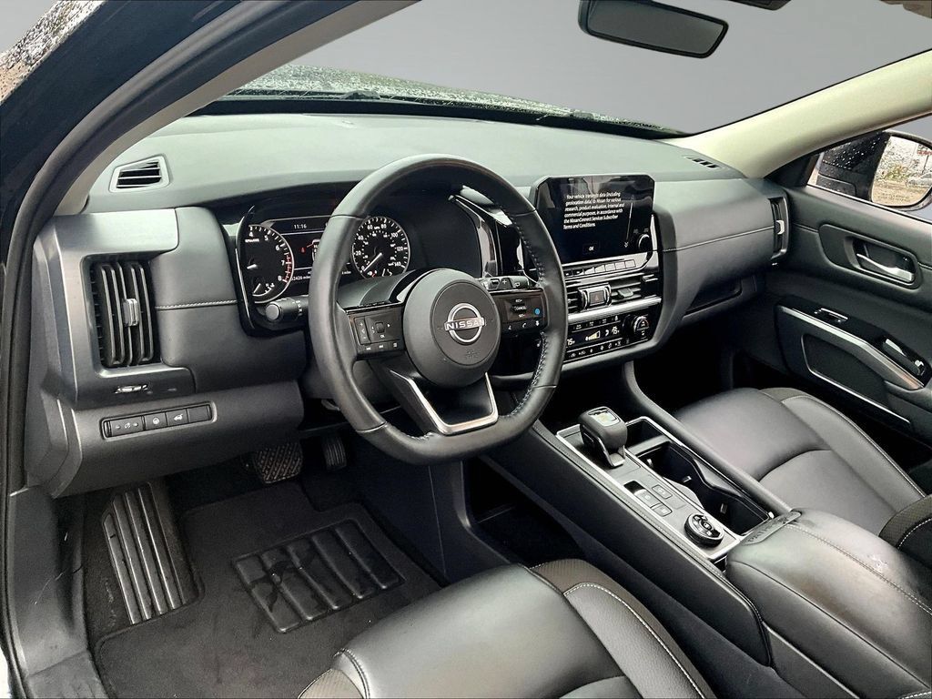 Used 2025 Nissan Pathfinder SL AWD/4WD image 19