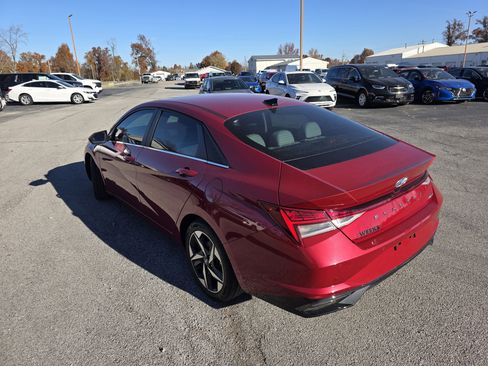 Used 2021 Hyundai Elantra Limited image 3