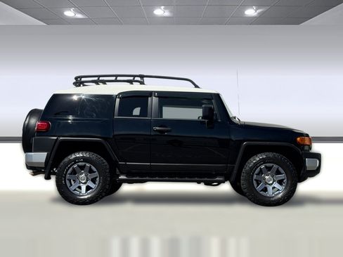 Used 2014 Toyota FJ Cruiser 4WD w/ Upgrade Package image 7