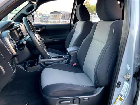 Used 2020 Toyota Tacoma TRD Sport w/ Technology Package image 7