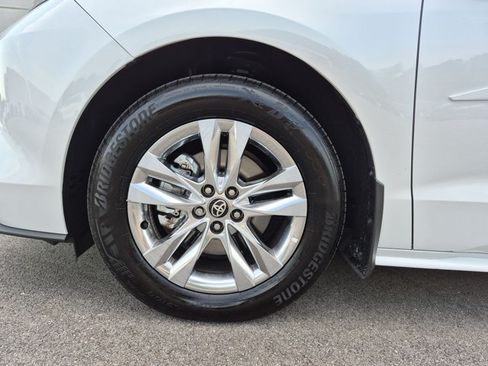 Certified 2026 Toyota Sienna XLE AWD/4WD image 28