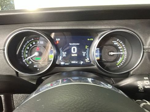 Used 2023 Jeep Wrangler Unlimited Sahara AWD/4WD image 14