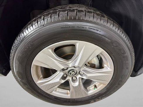 Used 2025 Toyota RAV4 XLE FWD image 12