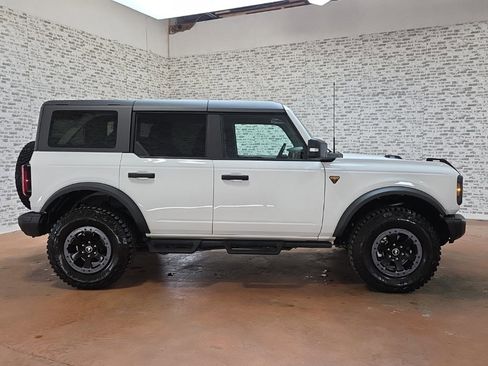 Used 2022 Ford Bronco Badlands image 6