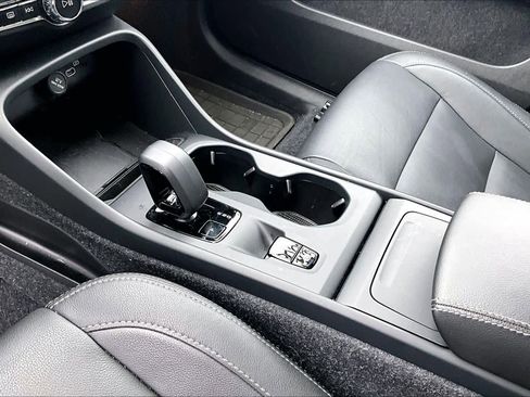 Used 2025 Volvo XC40 B5 Core w/ Protection Package Premier image 20