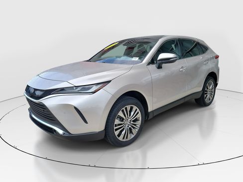 Certified 2024 Toyota Venza LE AWD/4WD image 3