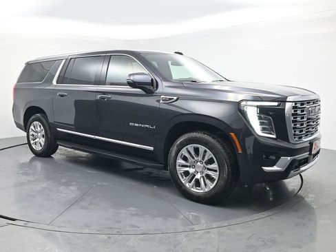 Used 2025 GMC Yukon XL Denali image 7