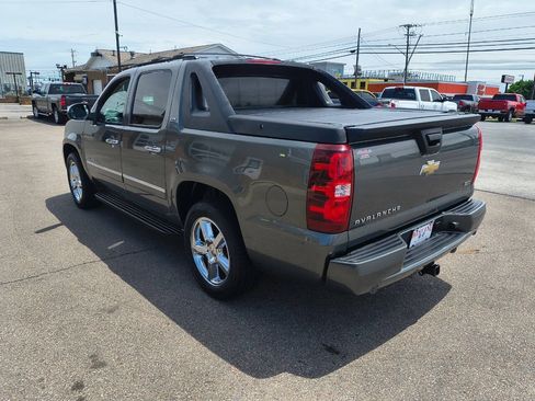 Used 2011 Chevrolet Avalanche LTZ AWD/4WD image 7