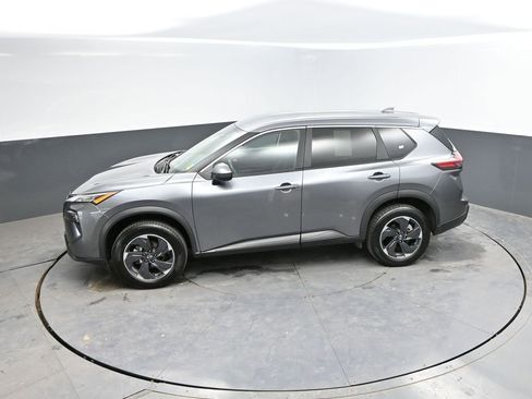 Used 2024 Nissan Rogue SV FWD image 25