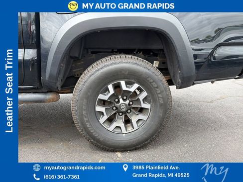 Used 2018 Toyota Tacoma TRD Off-Road AWD/4WD image 31