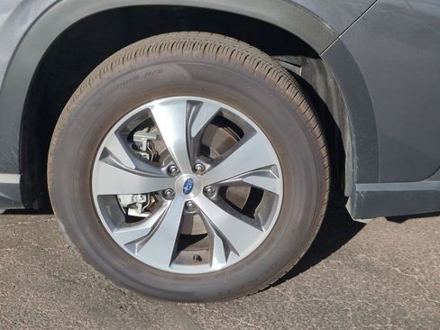 Used 2024 Subaru Ascent Premium w/ Convenience Package image 9