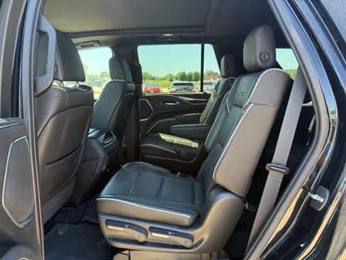 Used 2021 Cadillac Escalade Premium Luxury AWD/4WD image 18