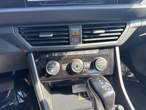 Used 2024 Volkswagen Jetta SE FWD image 41