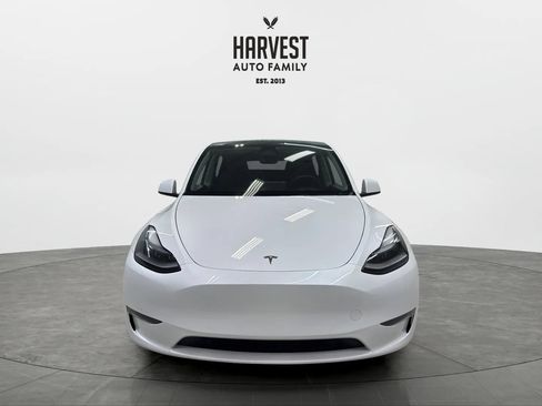 Used 2024 Tesla Model Y Long Range AWD/4WD image 11