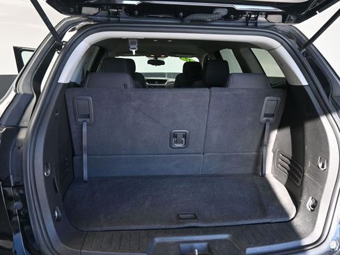 Used 2017 Chevrolet Traverse LT w/ Style and Technology Package image 17