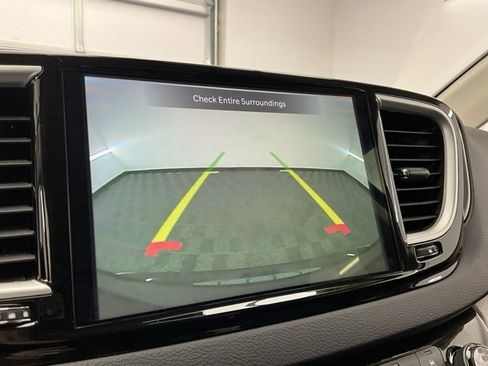 Used 2024 Chrysler Pacifica Touring-L image 5