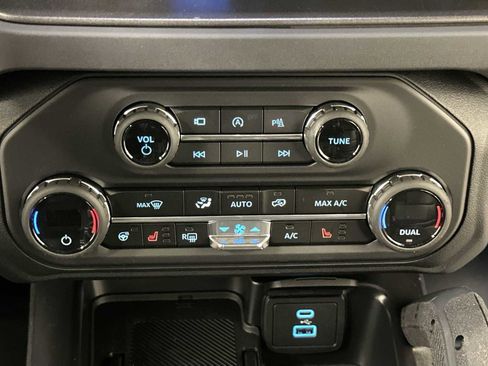 New 2025 Ford Bronco Badlands image 15