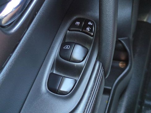 Certified 2020 Nissan Rogue SV w/ Premium Package FWD image 11