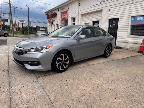 Used 2017 Honda Accord EX-L image 3