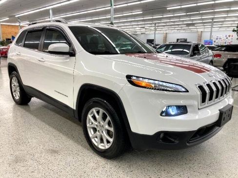 Used 2017 Jeep Cherokee Latitude w/ Cold Weather Group image 2