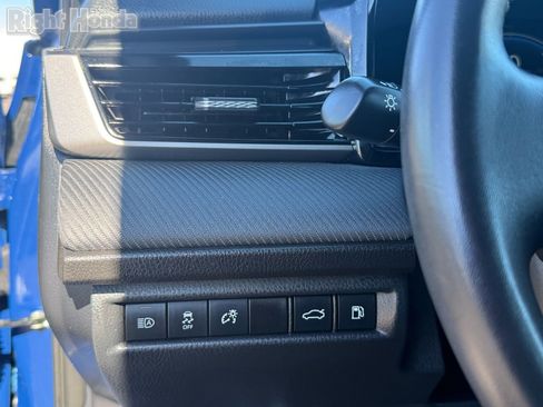 Used 2025 Toyota Camry SE w/ Convenience Package image 14