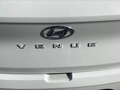 Used 2026 Hyundai Venue SEL FWD image 11