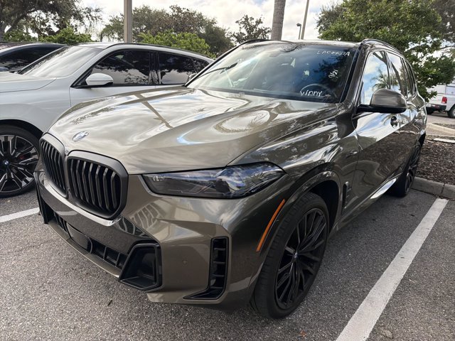 Used 2024 BMW X5 sDrive40i w/ M Sport Package RWD image 3