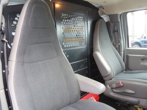 Used 2020 GMC Savana 2500 w/ Driver Convenience Package image 9