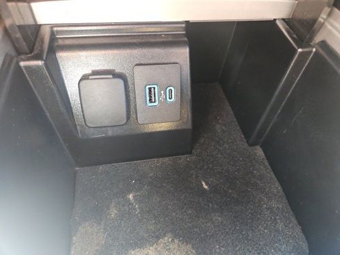 Used 2024 Ford Explorer XLT w/ Equipment Group 202A image 25