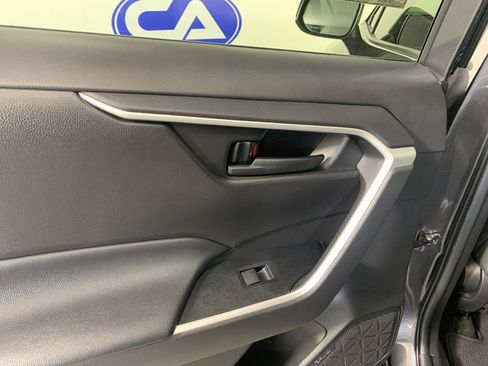 Used 2022 Toyota RAV4 LE image 31