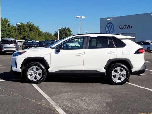 Used 2021 Toyota RAV4 LE AWD/4WD image 9