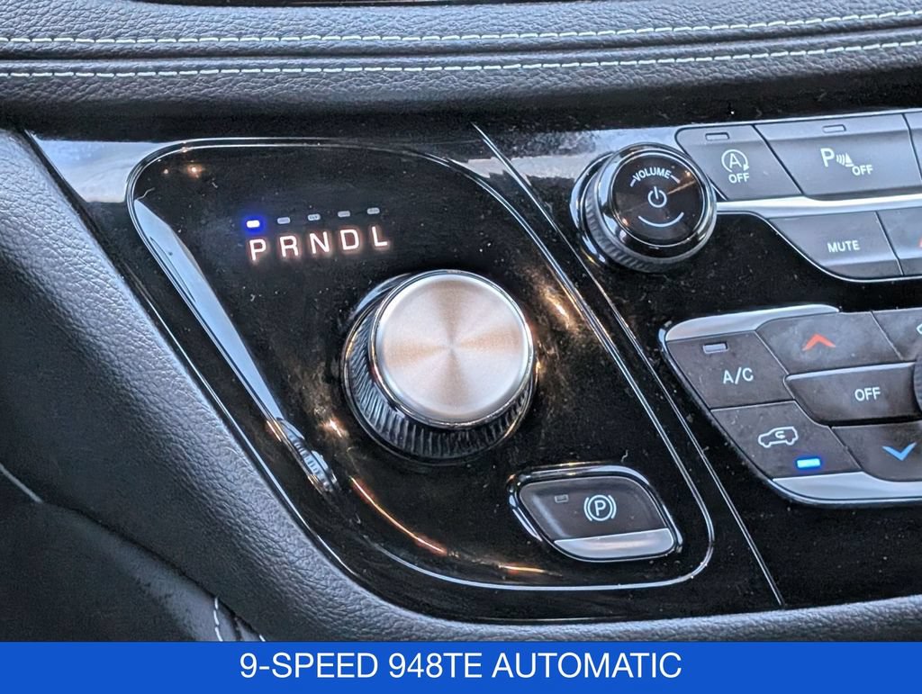 Used 2025 Chrysler Pacifica Limited FWD image 30