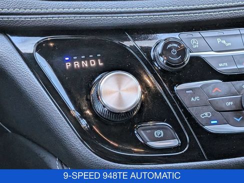 Used 2025 Chrysler Pacifica Limited FWD image 30