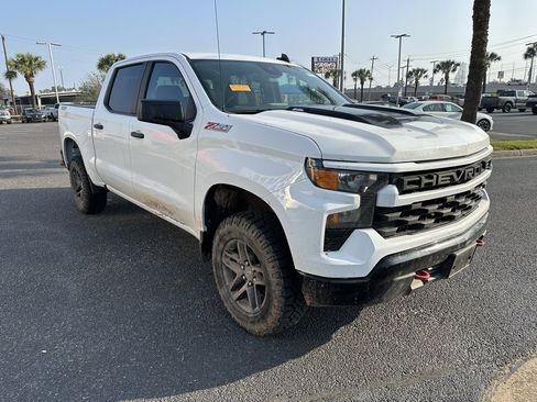 Used 2022 Chevrolet Silverado 1500 Custom Trail Boss w/ LPO, Dark Essentials Package image 8