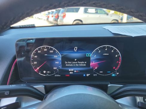 Used 2025 Mercedes-Benz GLB 250 image 31
