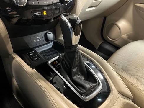 Used 2019 Nissan Rogue SL w/ Premium Package AWD/4WD image 25