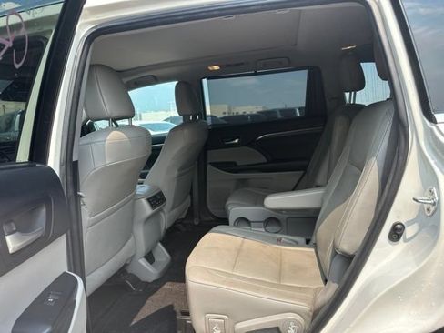 Used 2018 Toyota Highlander Limited Platinum AWD/4WD image 17
