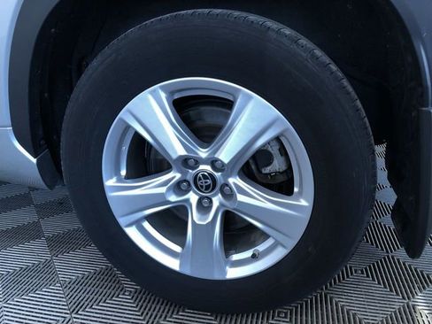 Certified 2024 Toyota Highlander LE image 9